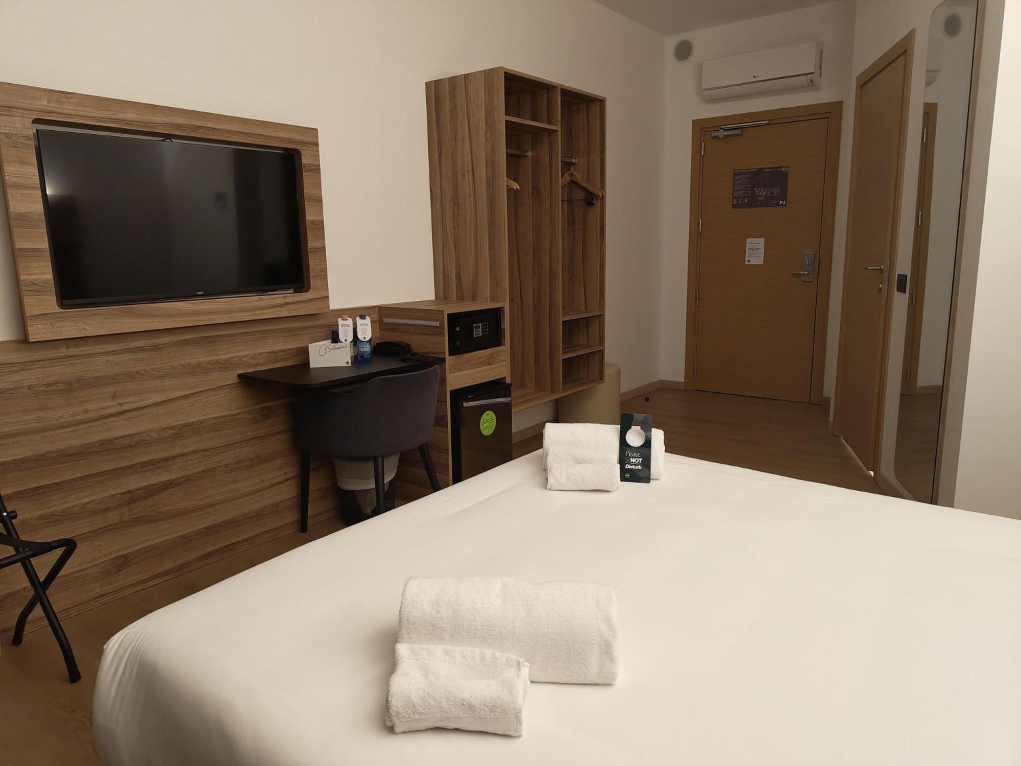B&B Hotel Prato City Center Exteriör bild