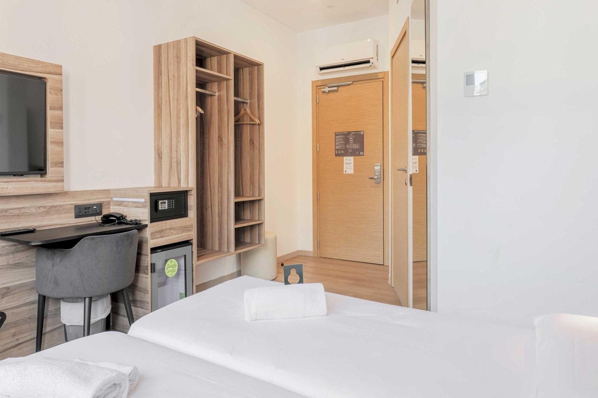 B&B Hotel Prato City Center Exteriör bild