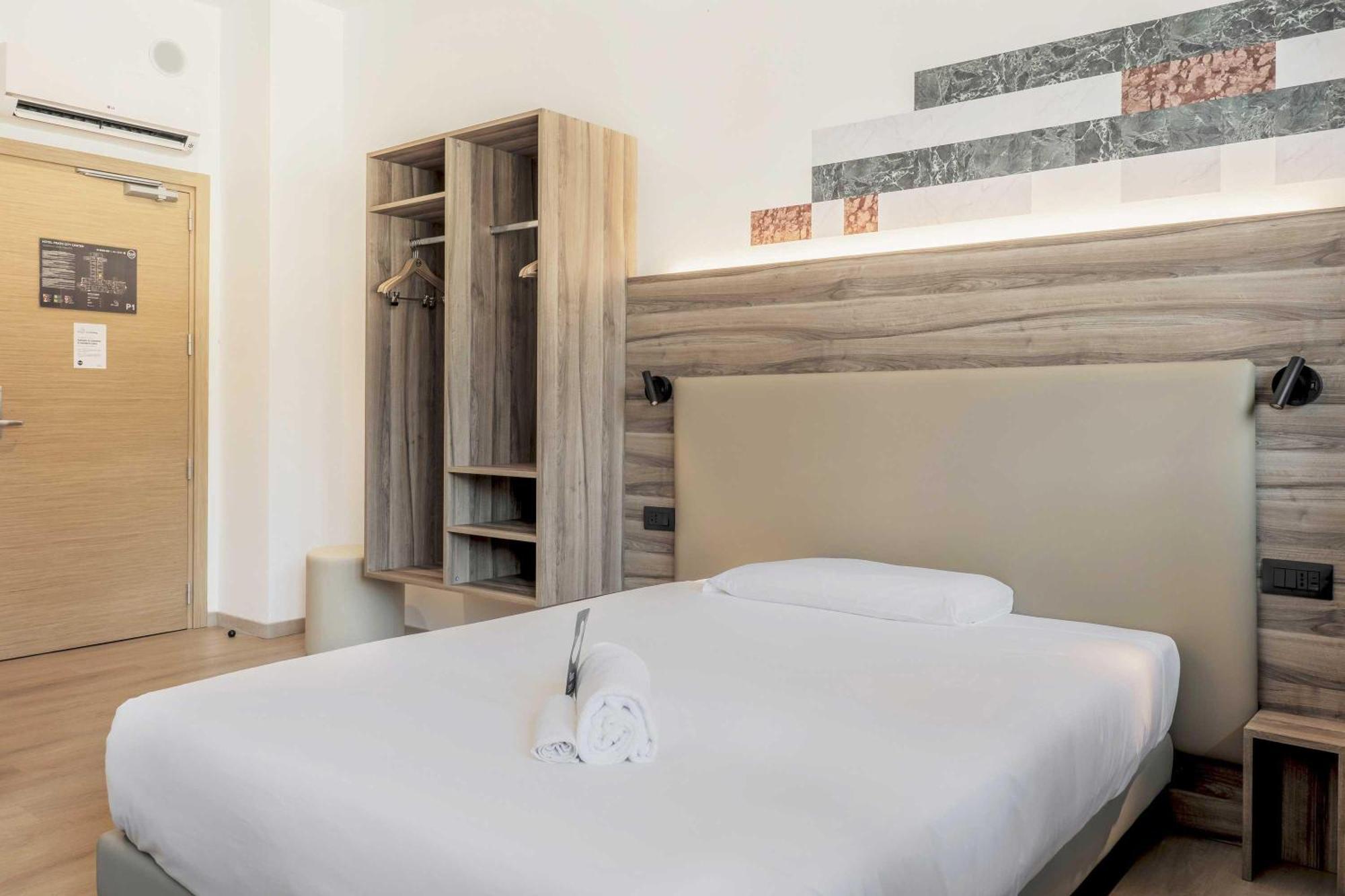 B&B Hotel Prato City Center Exteriör bild