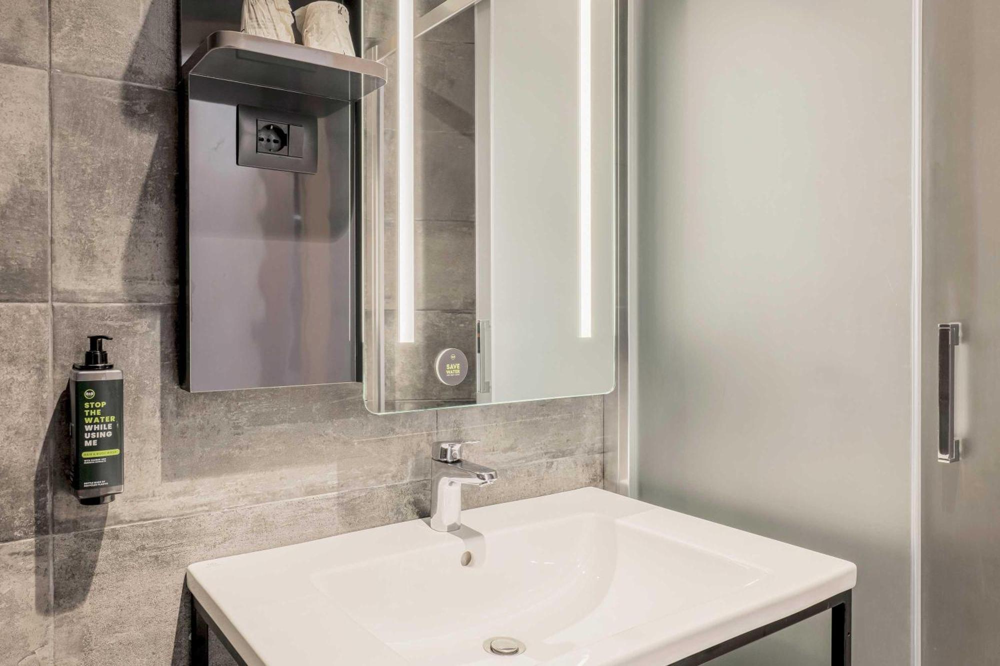 B&B Hotel Prato City Center Exteriör bild