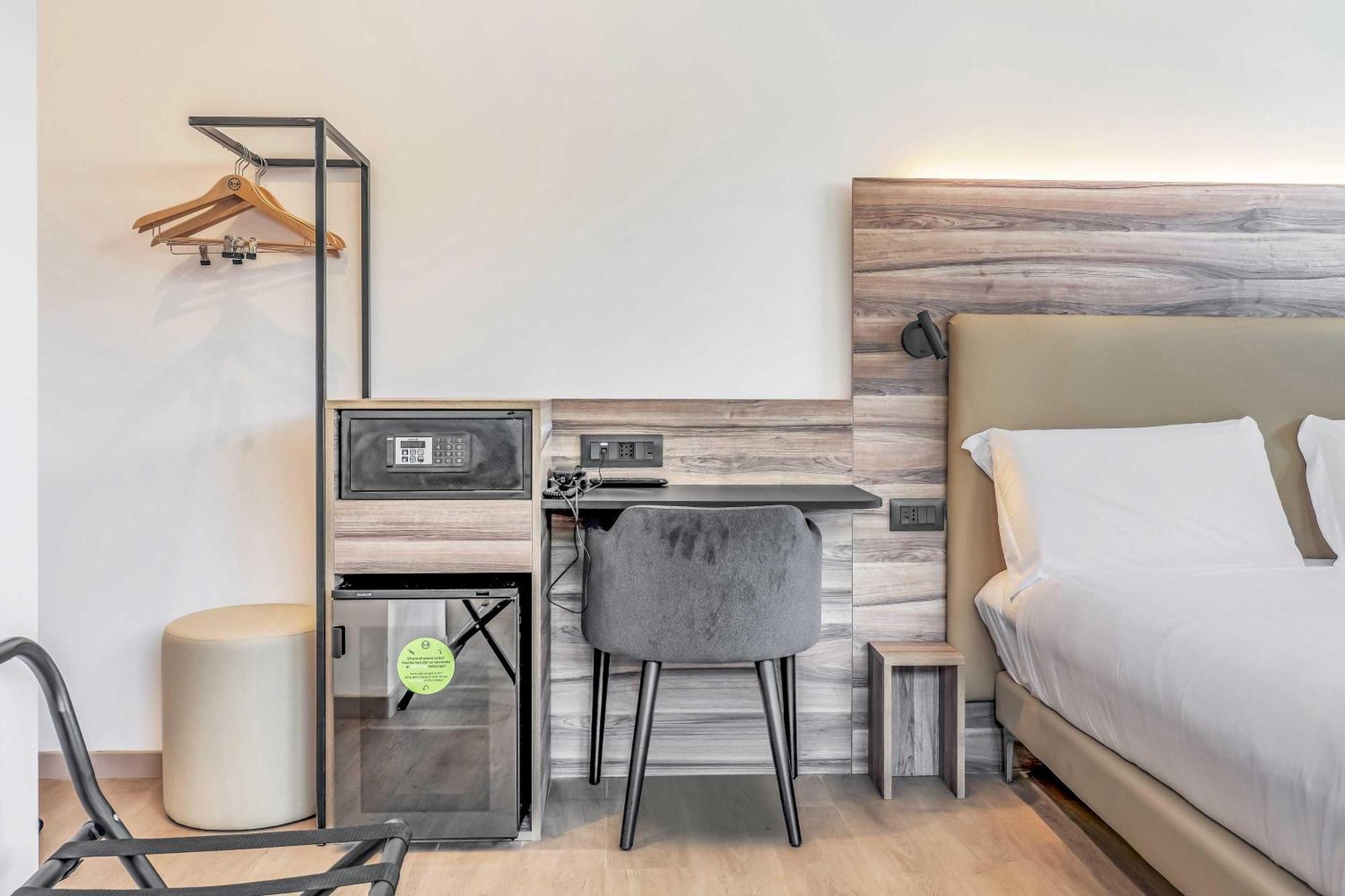 B&B Hotel Prato City Center Exteriör bild